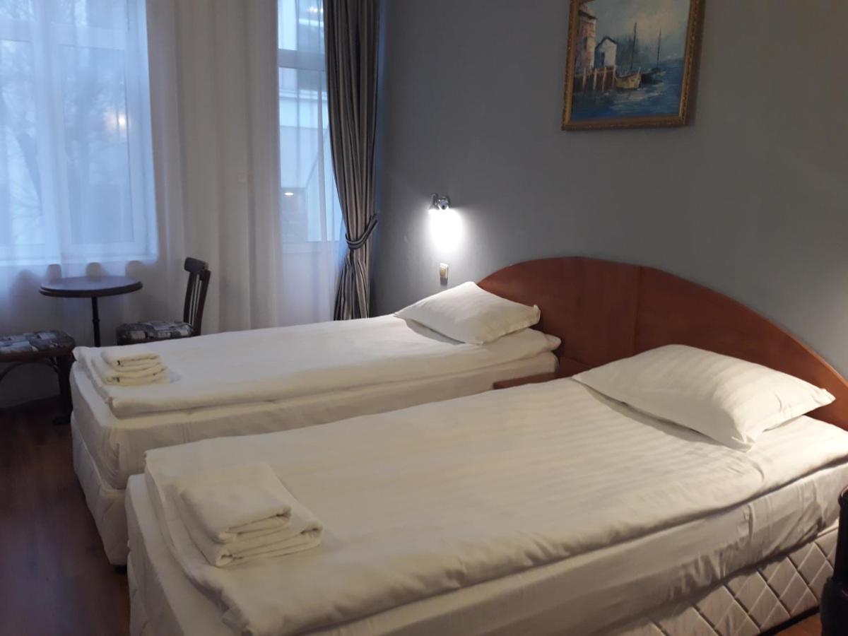 Three Dolphins Hotel With Rooftop Terracе Варна Екстер'єр фото